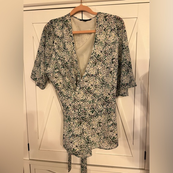 Banana Republic short sleeve wrap blouse - Picture 4 of 4